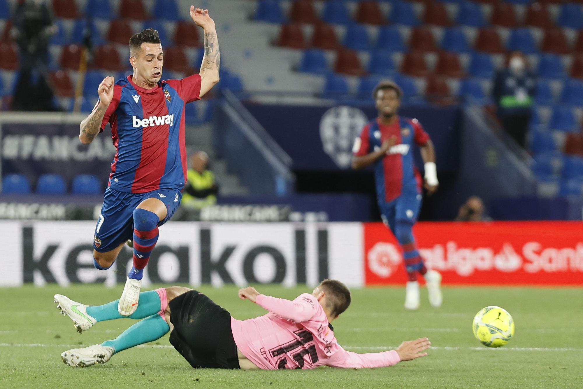 Las imágenes del empate entre el Levante y Barcelona en el Ciutat de València