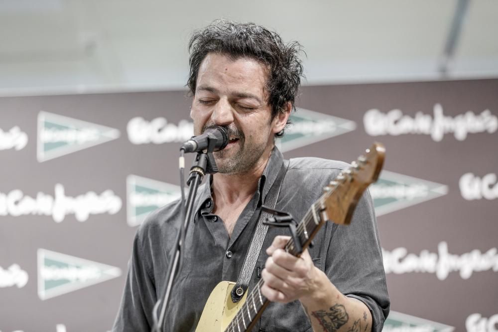 Luis Albert Segura presenta su disco en solitario 'Amenaza tormenta'