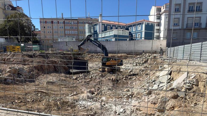 Advertencia del Concello de A Coruña a la promotora de los pisos de lujo de A Maestranza por su actividad con la licencia aún pendiente del juzgado