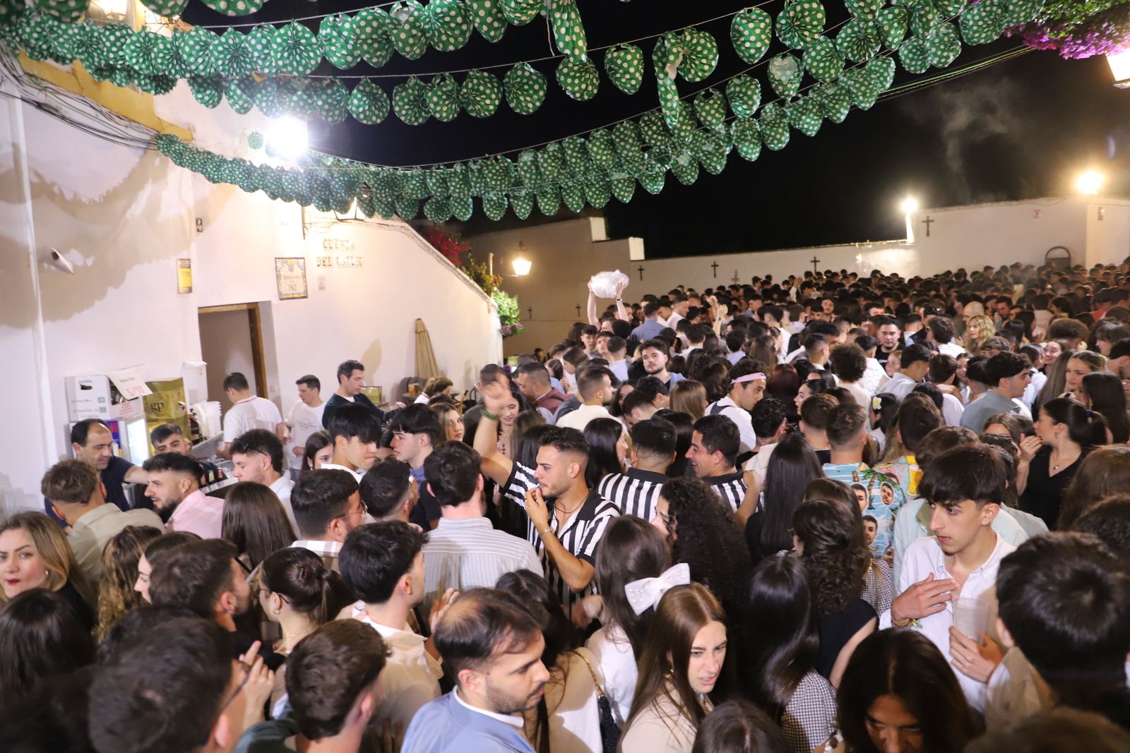La tercera noche de cruces, en imágenes