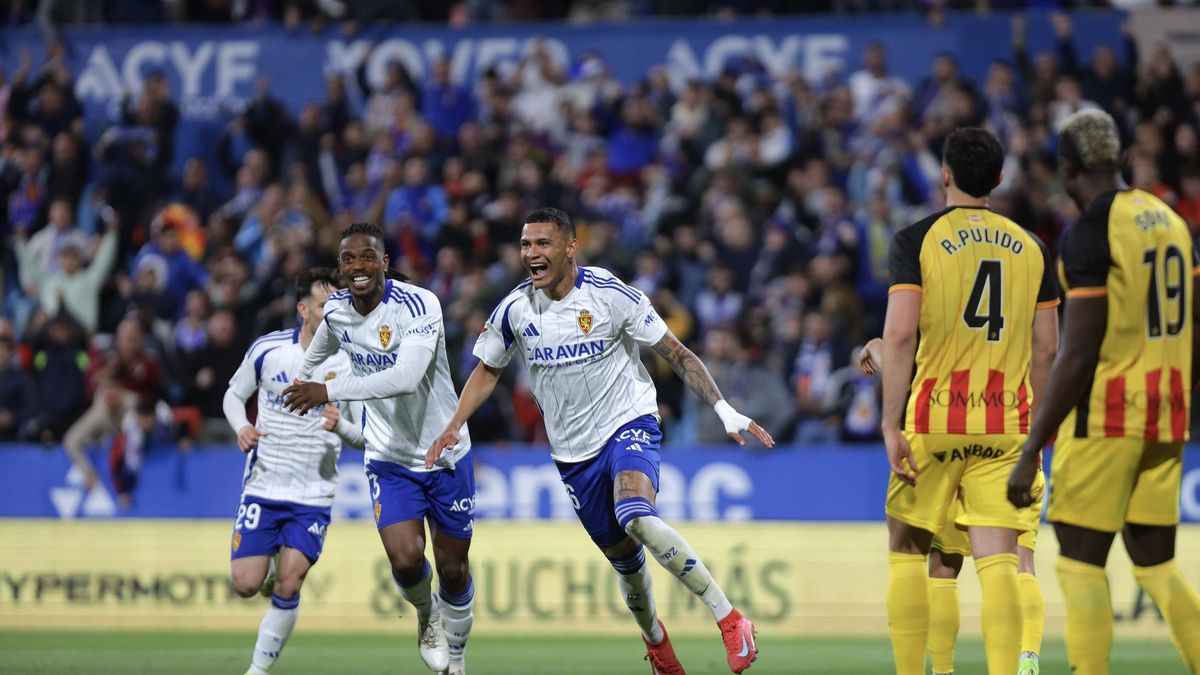 Kervin Arriaga celebra su tanto frente al Huesca en La Romareda