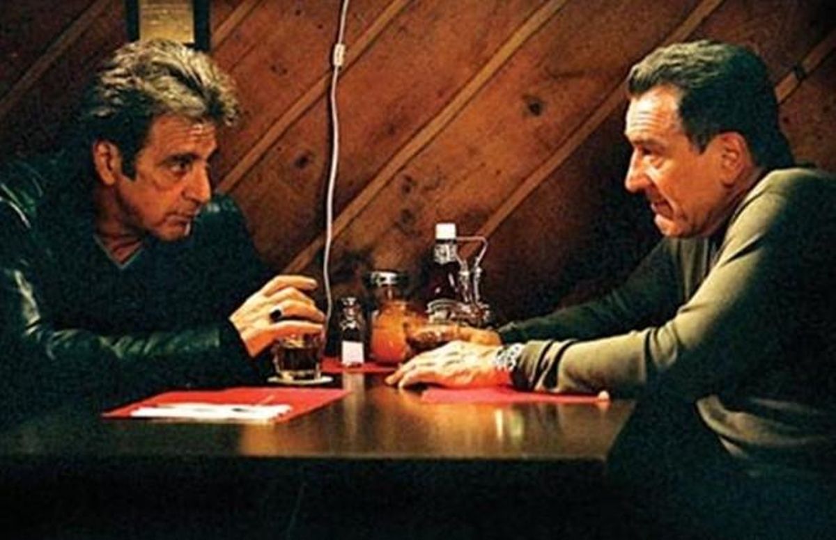 Al Pacino (esquerra) i Robert De Niro (dreta), en una escena d’’Assassinat just’. Al Pacino (esquerra) i Robert De Niro (dreta), en una escena d’’Assassinat just’.