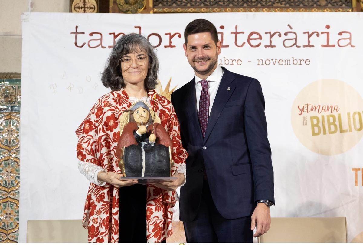 MARIA JOSEP ESCRIVÀ. Premi Roís de Corella a la Trajectòria Literària 2025 i JOSÉ MANUEL PRIETO, Alcalde president de l’Excel·lentíssim Ajuntament de Gandia