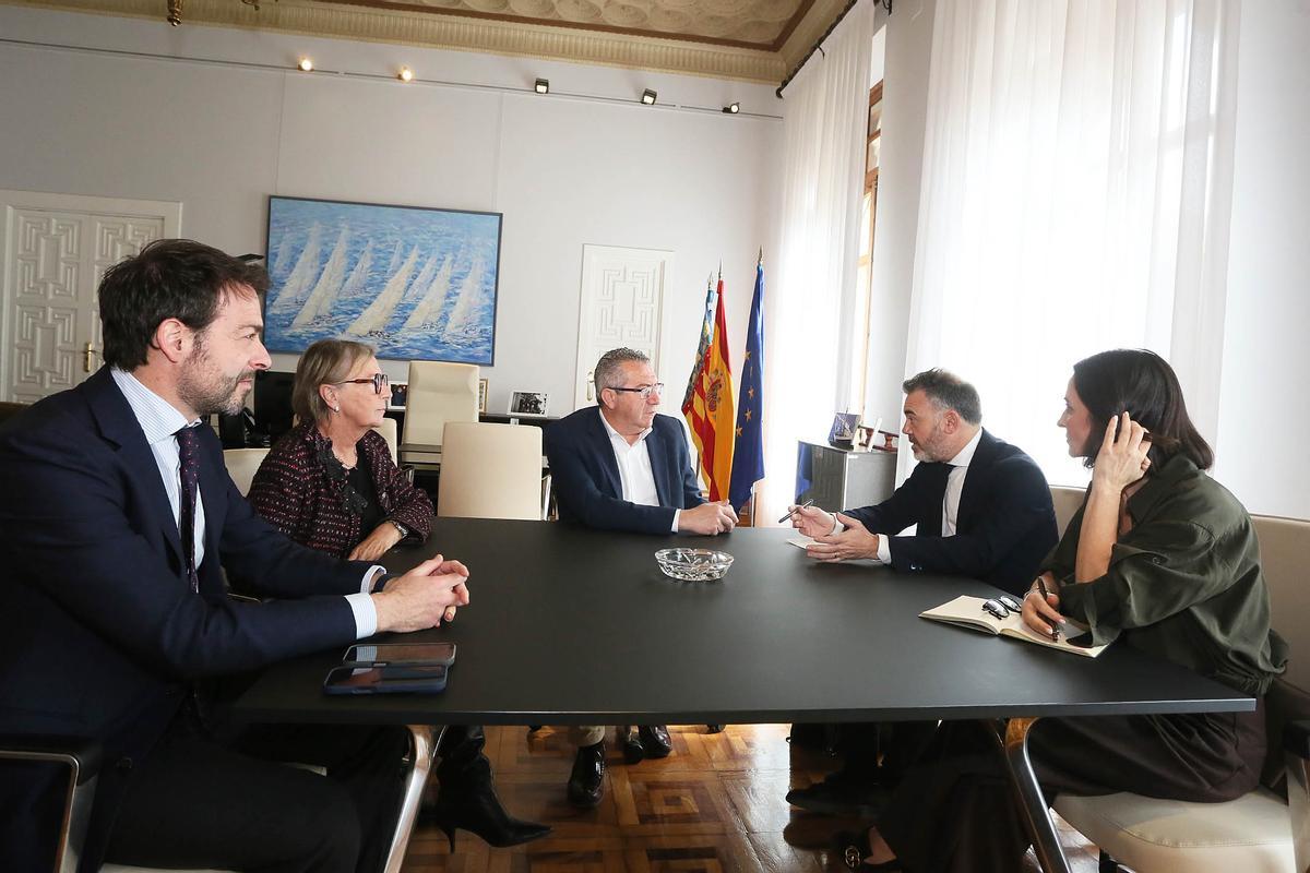 Toni Pérez se reúne con el Vicepresidente de la Generalitat, José Luis Díez Climent.