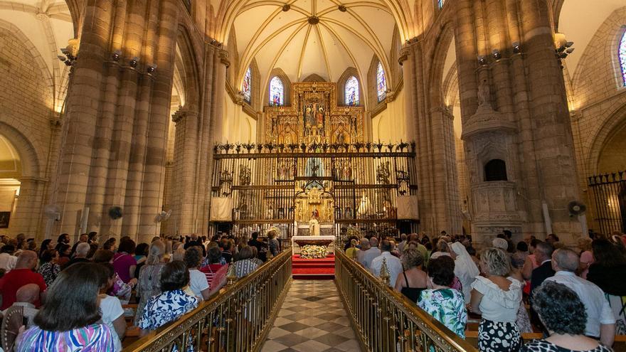 Procesión claustral de la Fuensanta en la Catedral, en imágenes