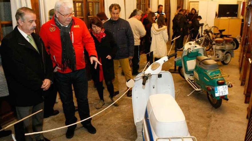 Abierta en el Parador de Turismo la exposición de la Asociación Motociclista Zamorana