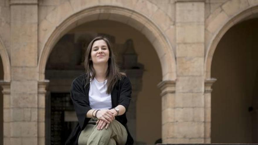 La estudiante italiana Elisabetta Leoni en la plaza Mayor de Castelló.