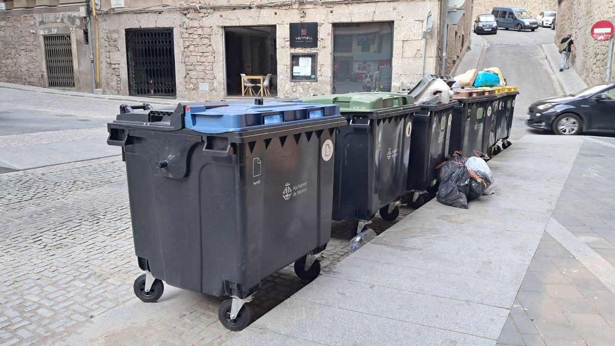 Els contenidors de Manresa, plens a vessar
