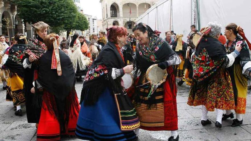 Las mujeres de Zamora se despiden de santa Águeda hasta el año que viene