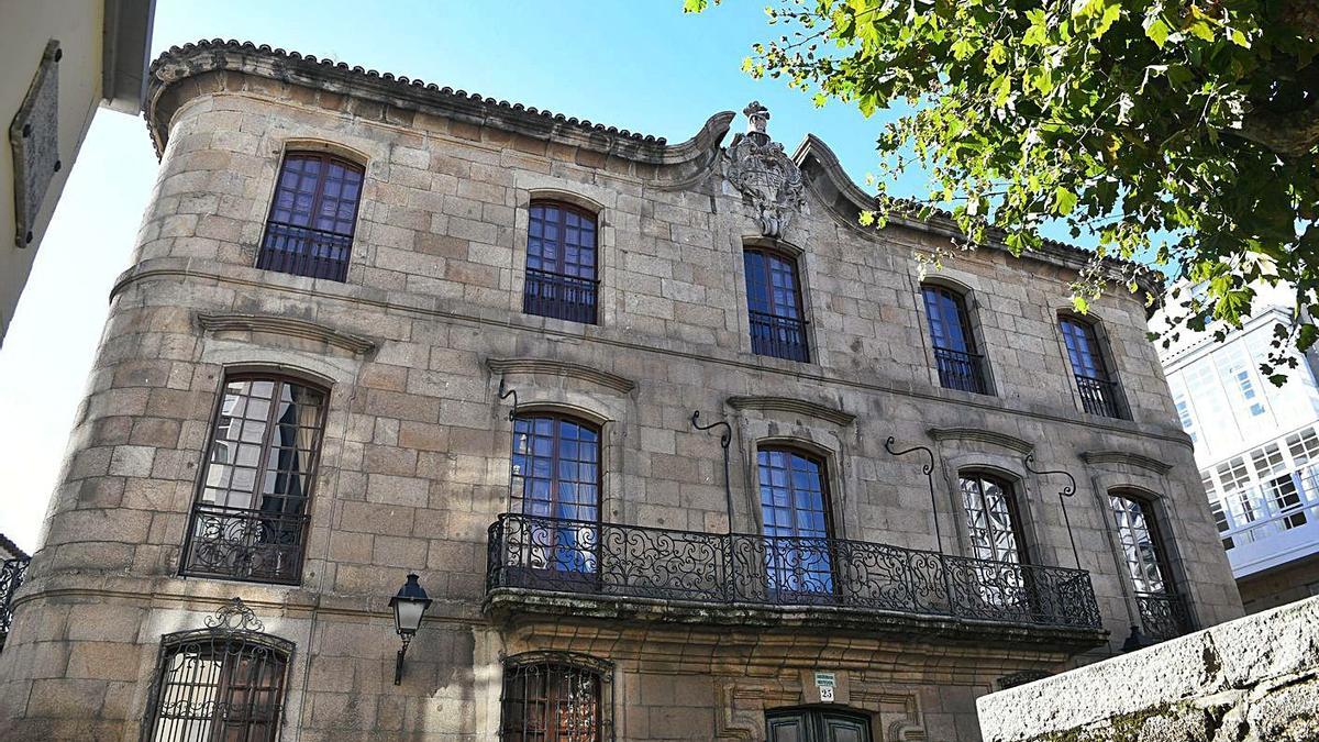 Vista de la fachada principal de la Casa Cornide, en A Coruña.