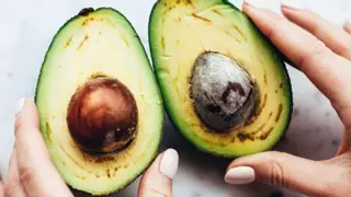 Los expertos avisan: esto es lo que significan las vetas marrones en el aguacate