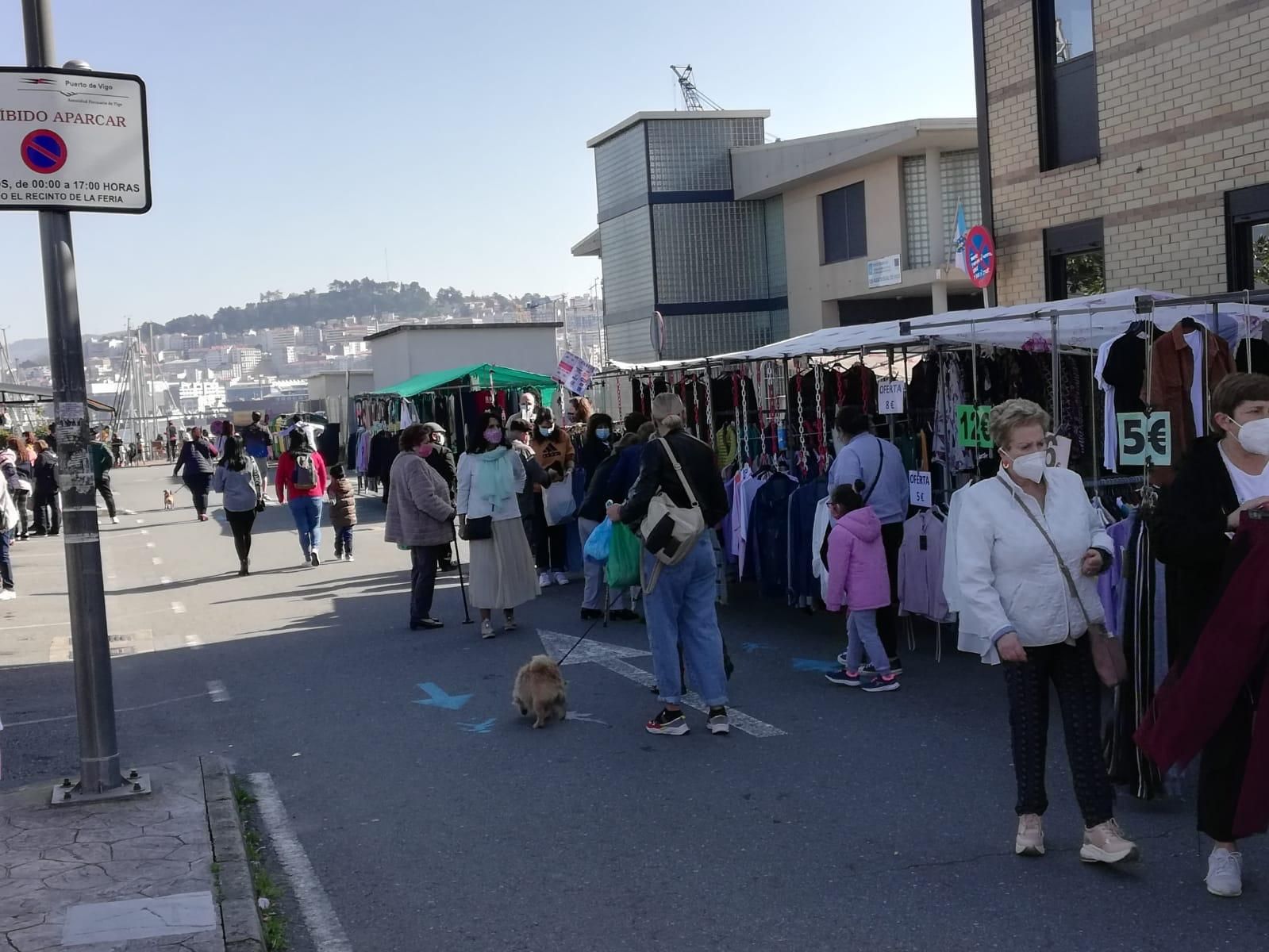 Domingo de sol, mercadillo y desescalada