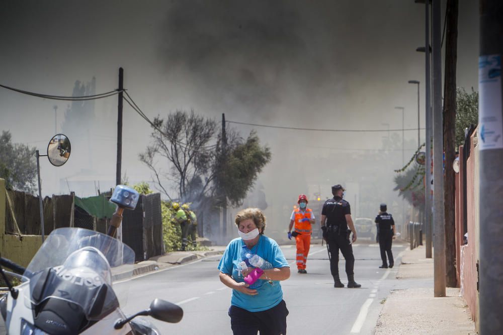 Incendio junto al cementerio de Castelló