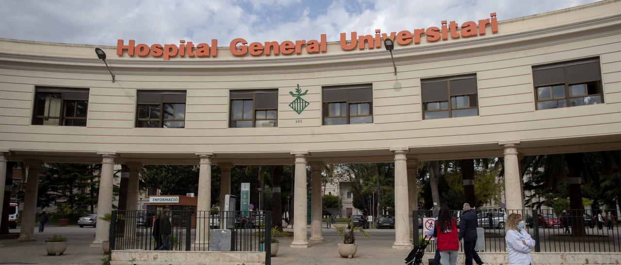 Entrada principal de l&#039;Hospital General de València.