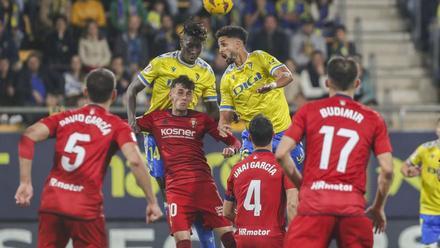 Resumen, goles y highlights del Cádiz 1 - 1 Osasuna de la jornada 16 de LaLiga EA Sports