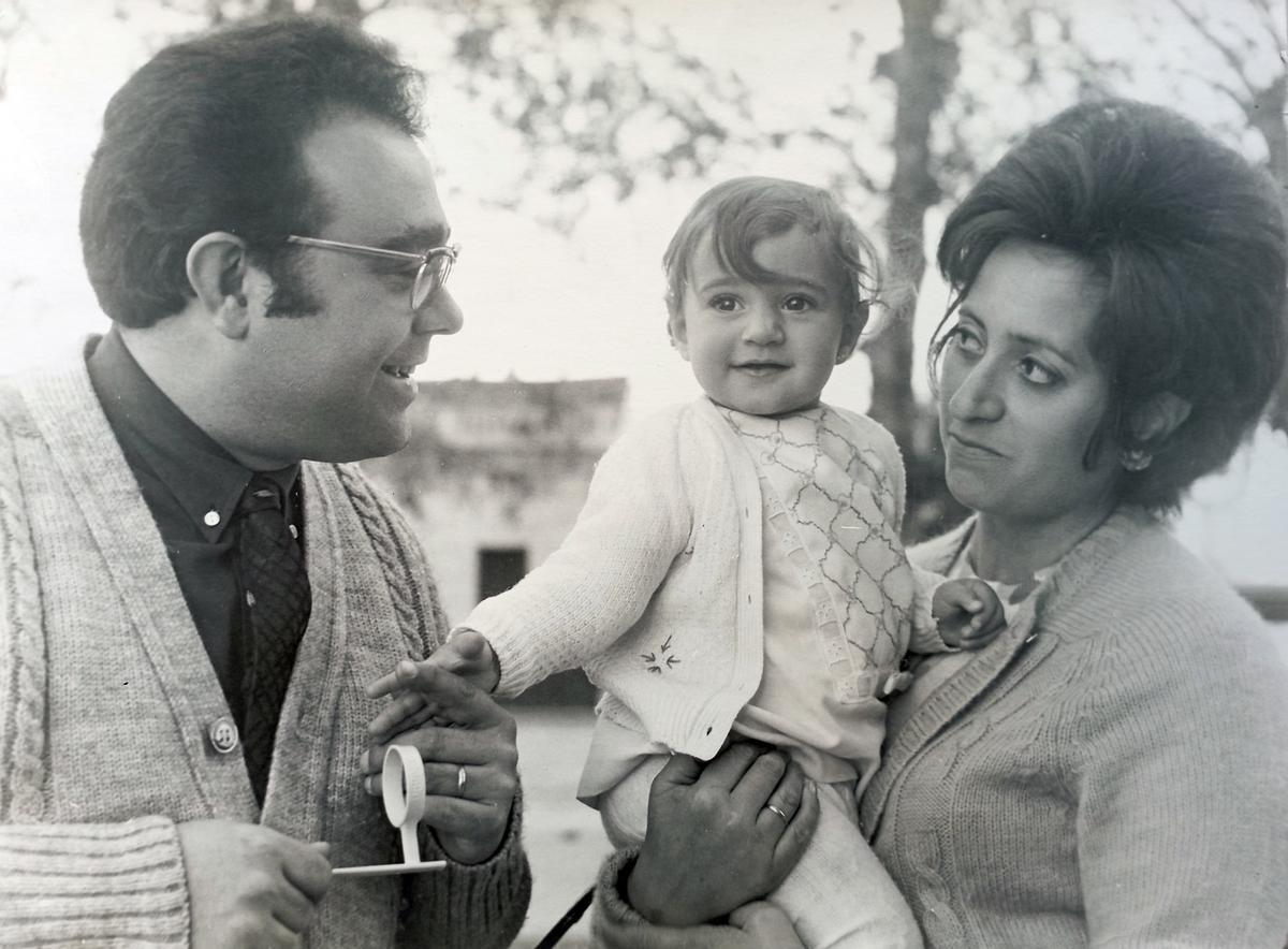 La pequeña Belén con sus padres, Rafael y Concepción, a comienzos de los años 70.