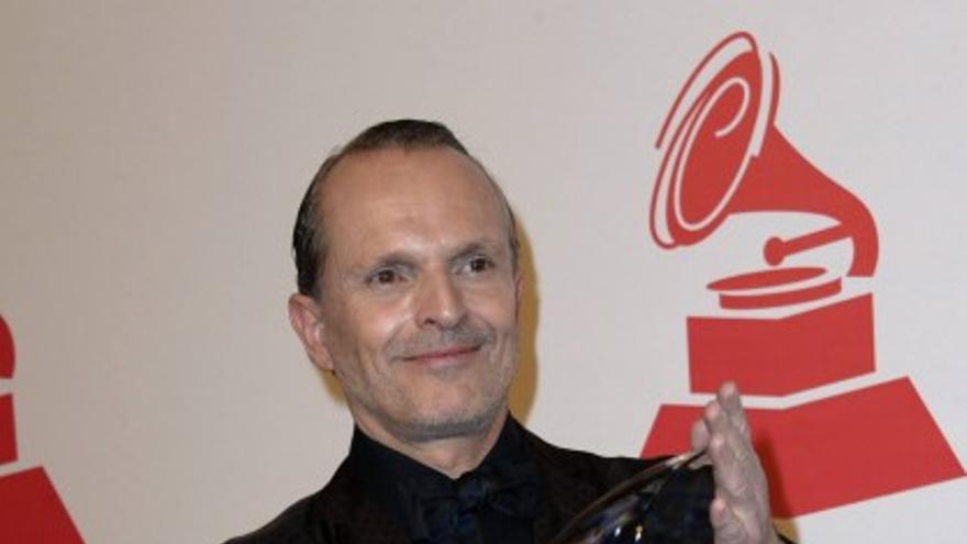 Miguel Bosé recibe el premio &#039;Personalidad del Año&#039;