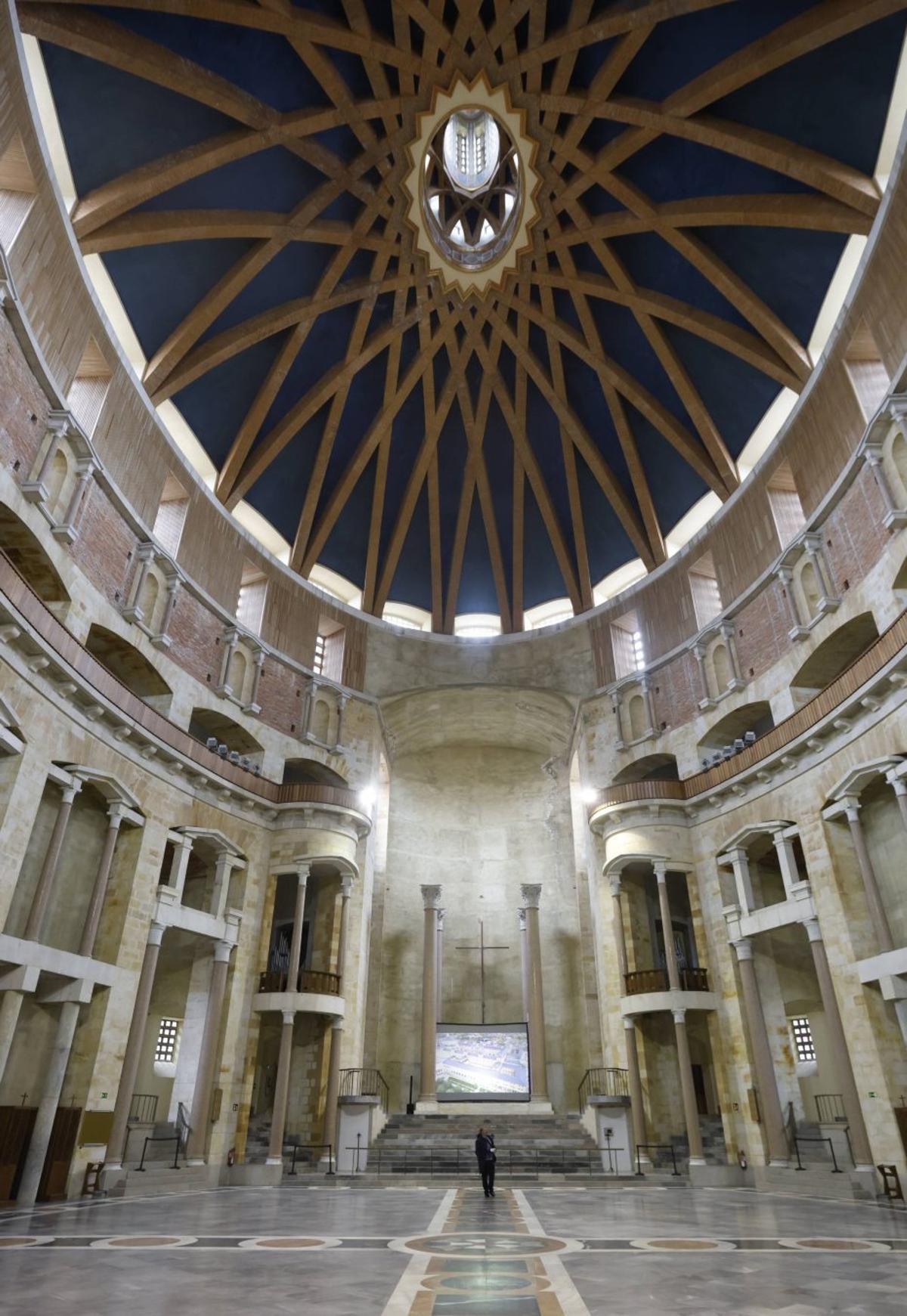 La iglesia de la Laboral, con su cúpula rehabilitada. | LUISMA MURIAS