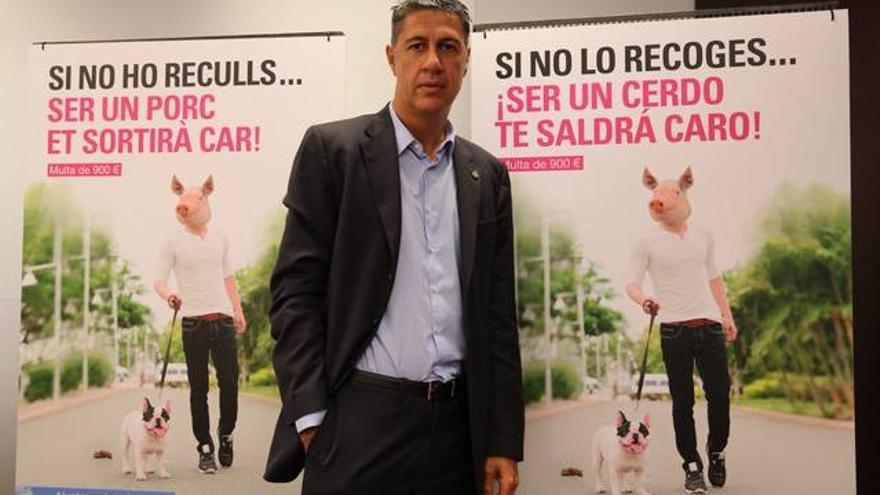 Badalona multará con hasta 900 euros a los dueños de perros que no recojan las deposiciones