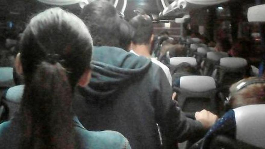 L&#039;autobús ple d&#039;estudiants que s&#039;havien d&#039;estar drets, ahir