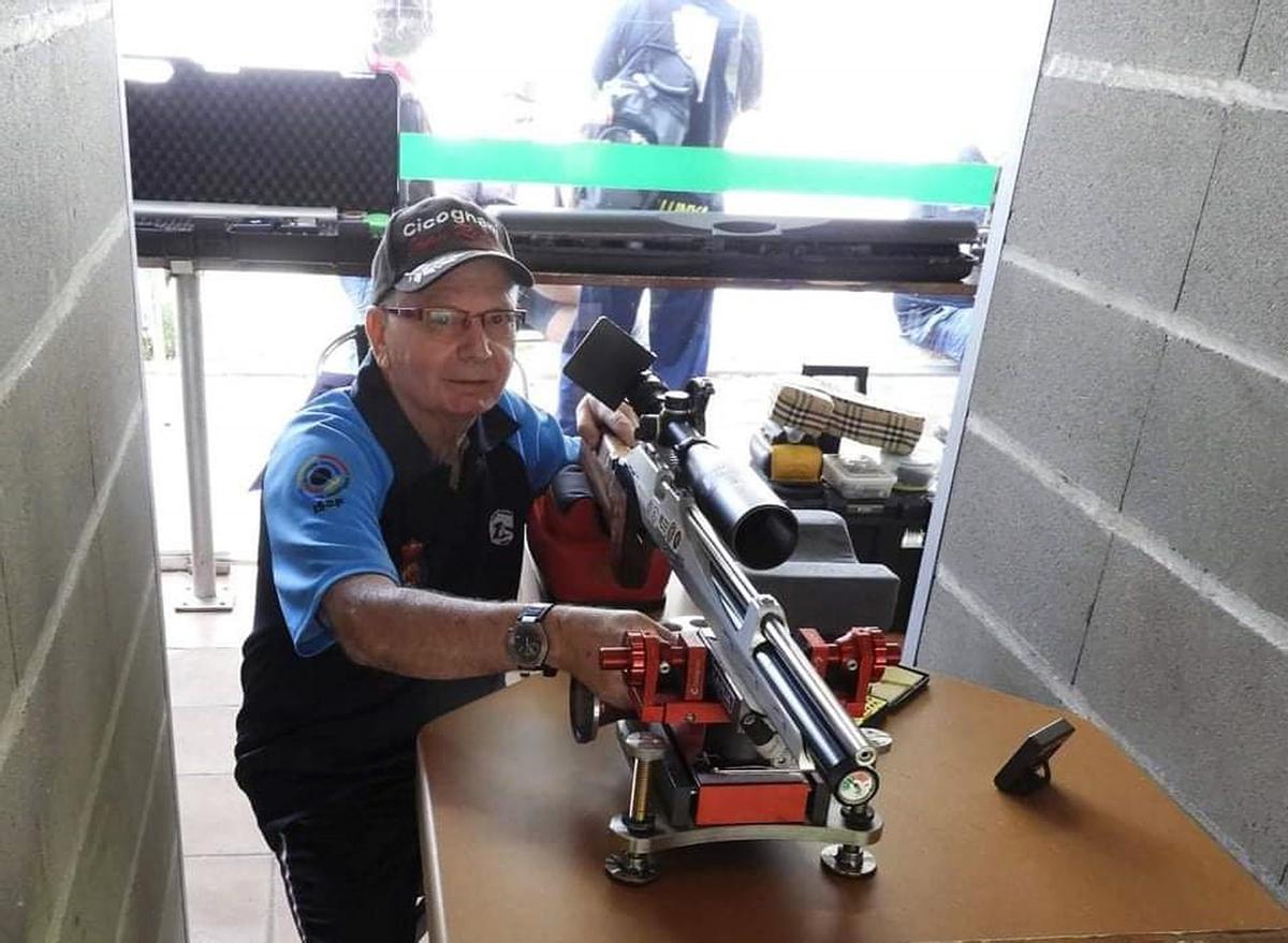 Juan Ripoll, campeón de España de tiro de precisión con 75 años