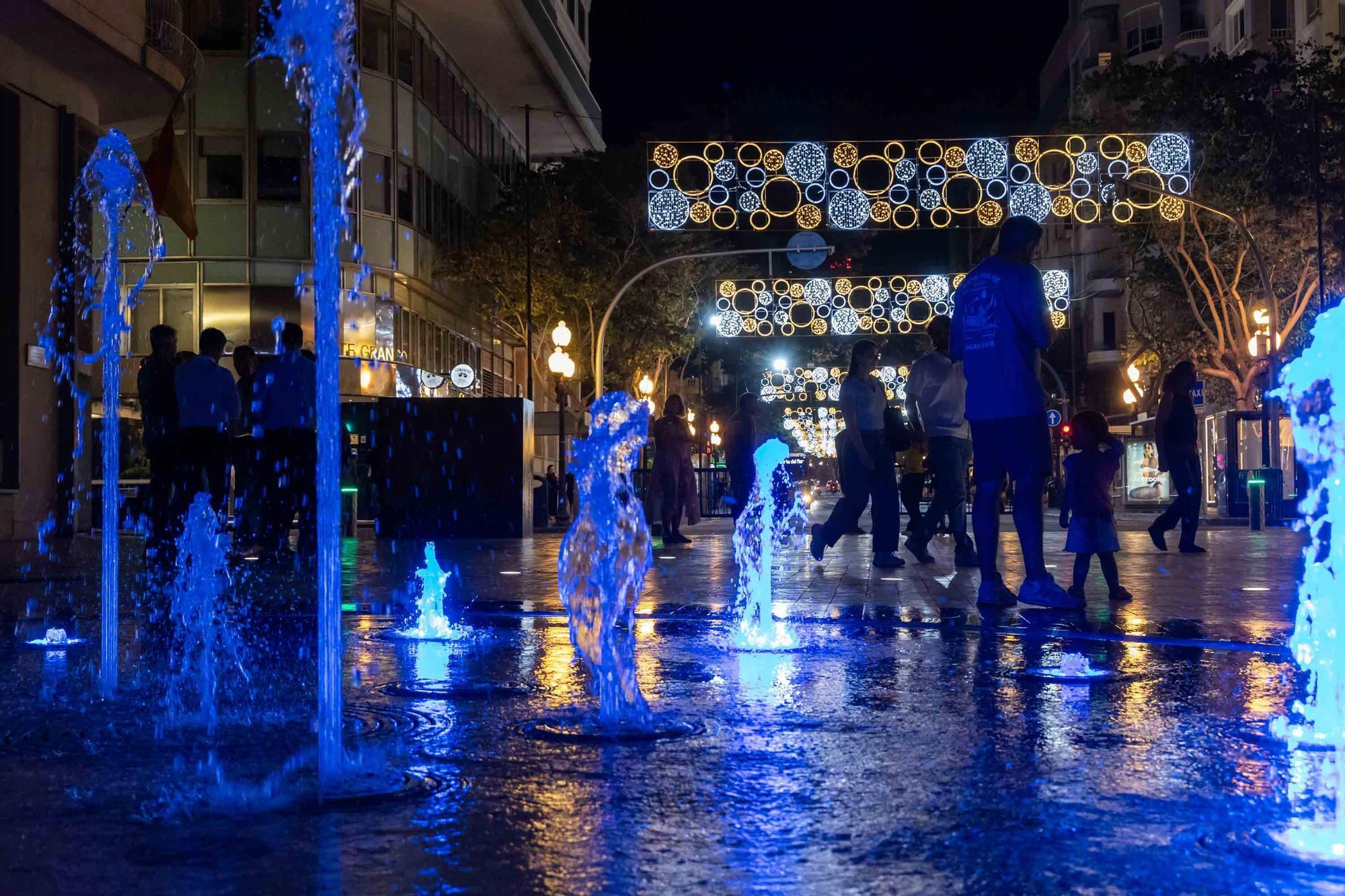 Alicante enciende las Hogueras 2025