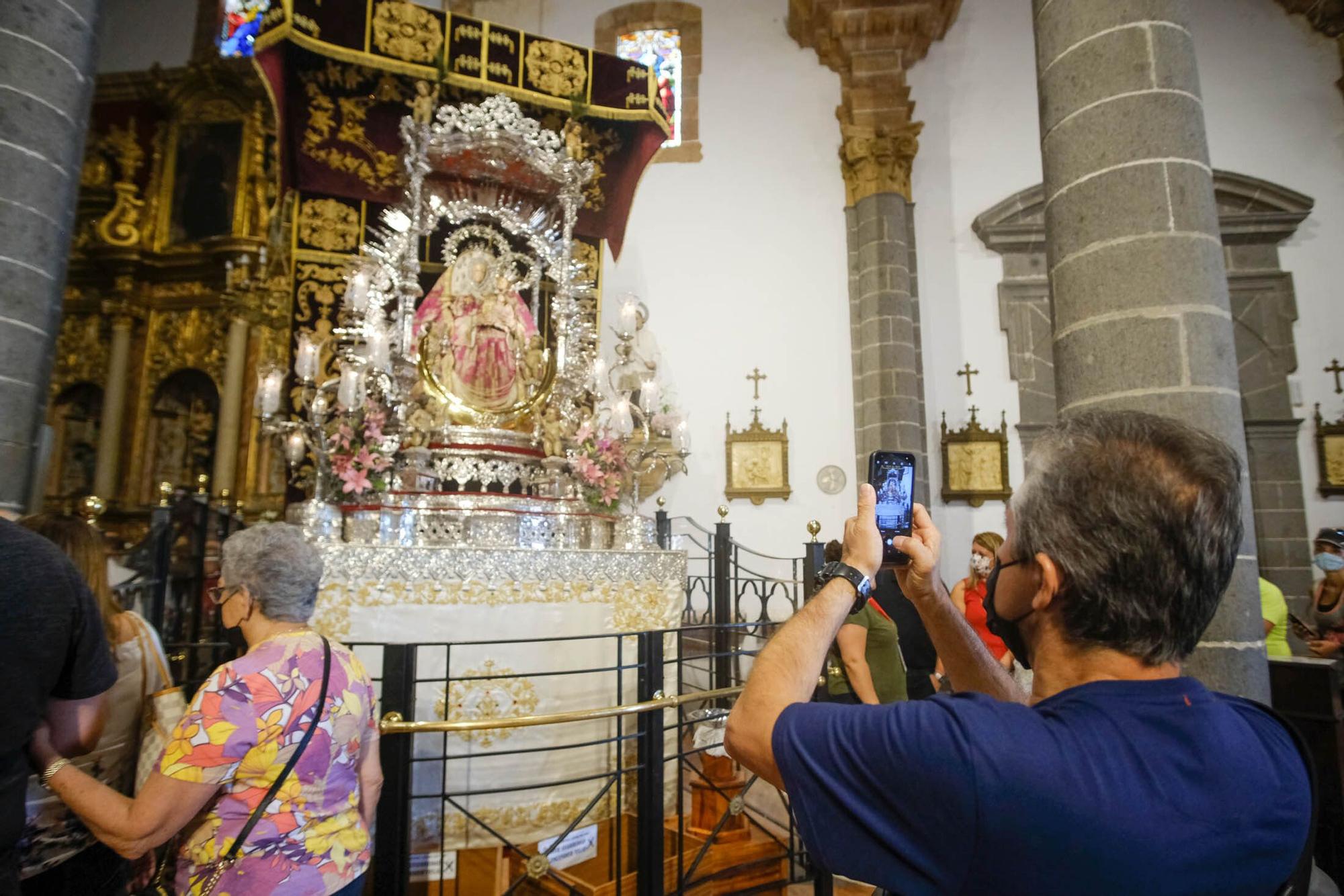 Ofrenda simbólica de los ayuntamientos de Gran Canaria a la Virgen del Pino (07/09/2021)