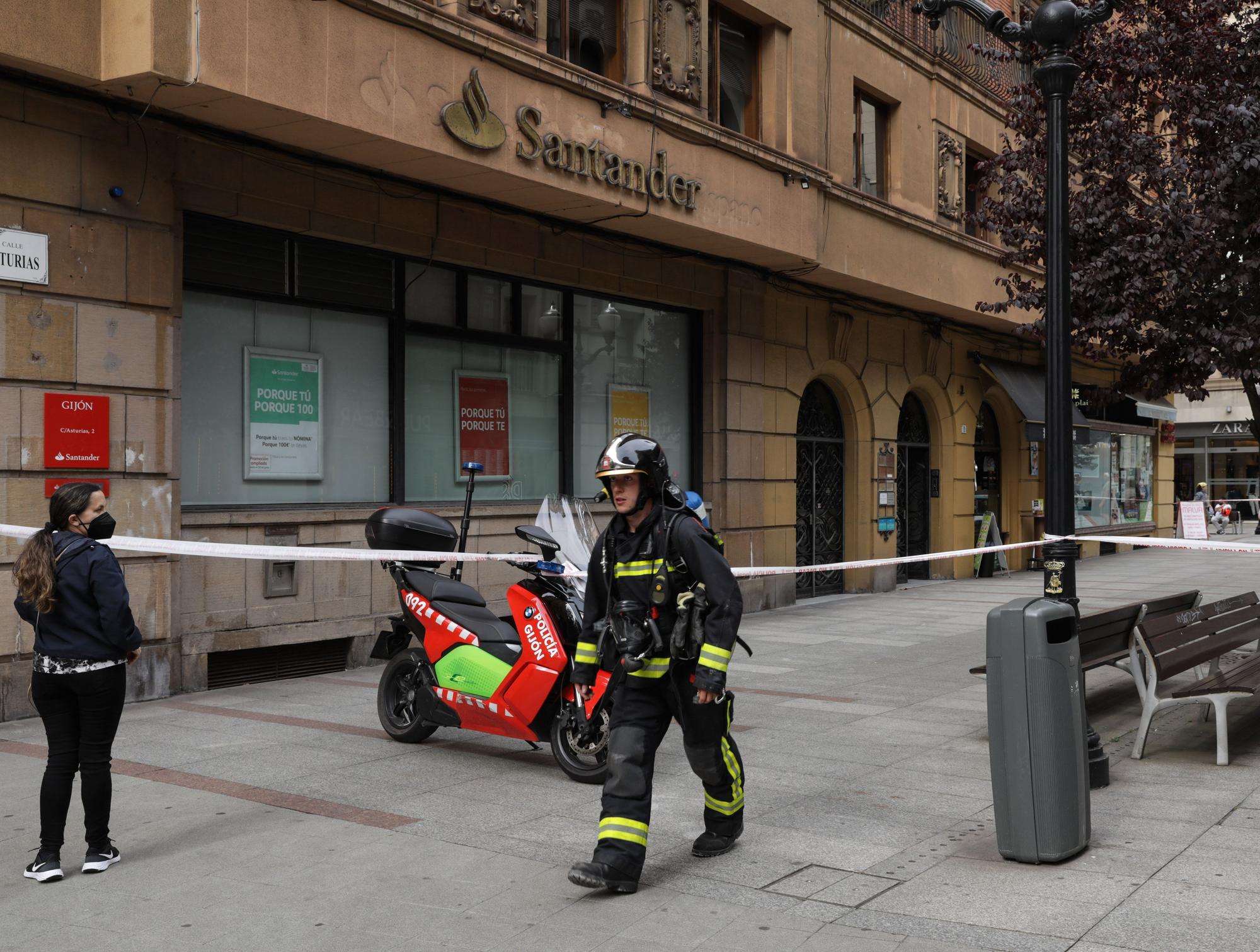 Gran expectación en la calle Asturias por un escape de gas en un piso en obras