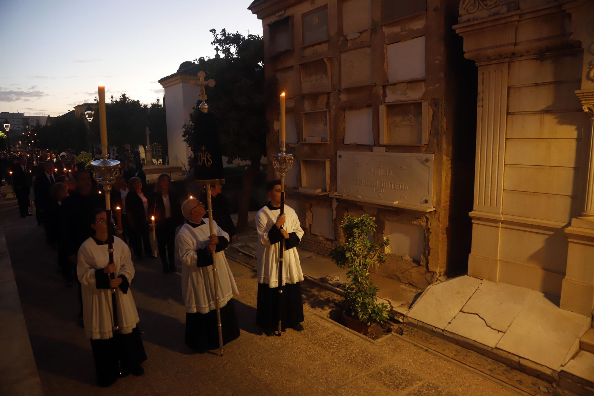 Procesión del Cristo de los Afligidos en el cementerio de San Miguel de Málaga