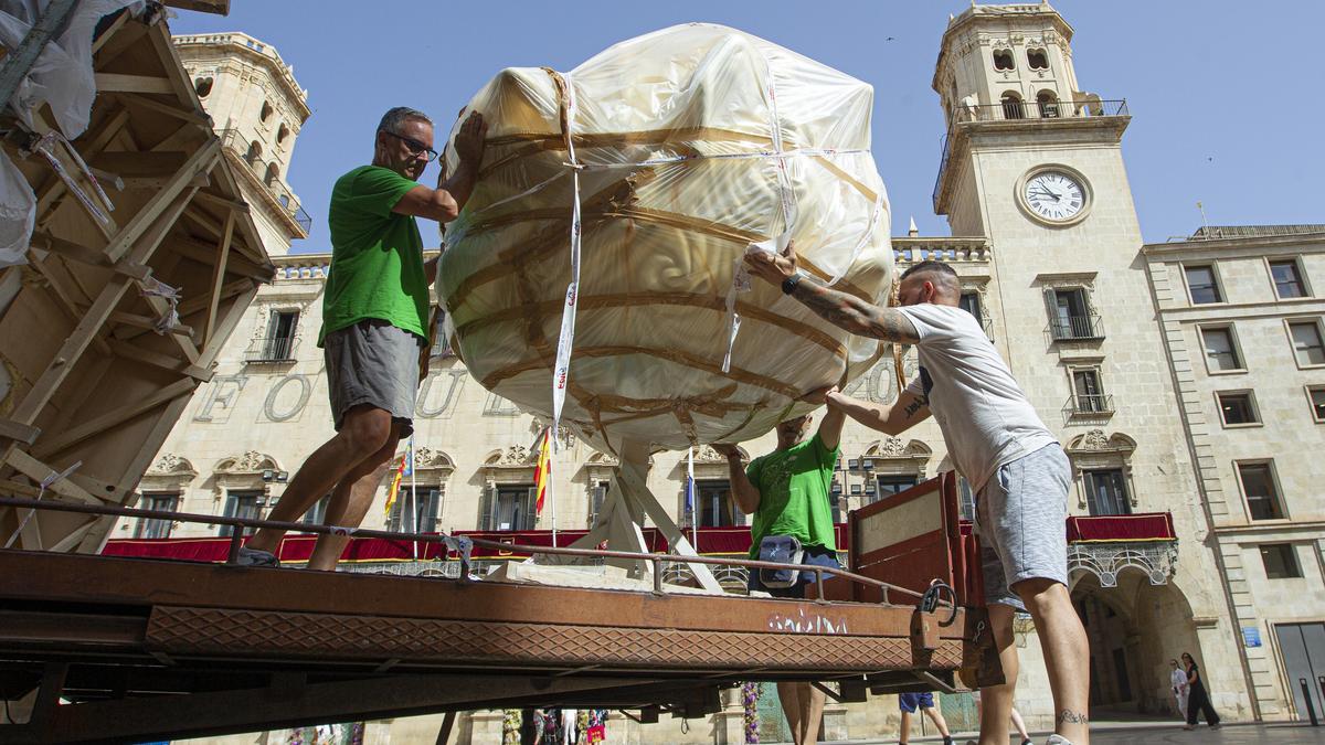 El artista Pedro Espadero comienza el traslado de piezas