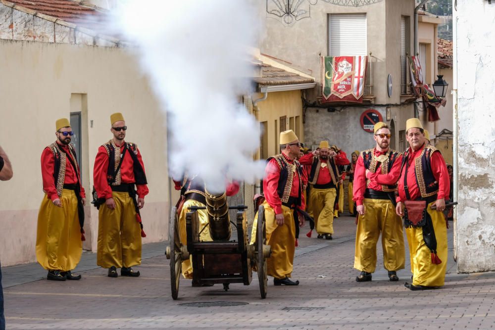 Los Moros y Cristianos se despiden de los cargos festeros de 2019 y dan la bienvenida a los de 2020