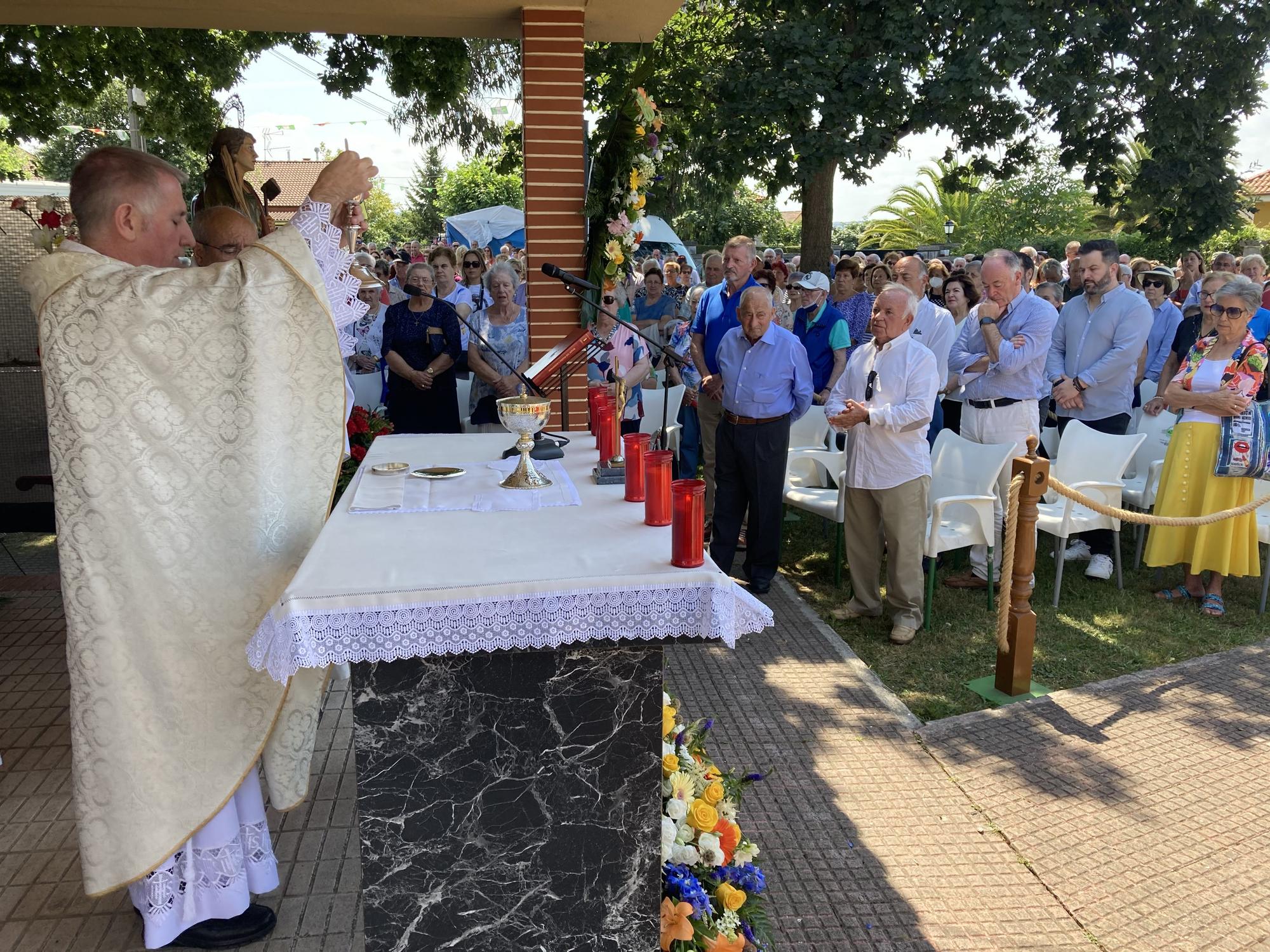 El Carbayu celebra su misa y su tradicional procesión que concluye con sorpresa: se presenta el nuevo himno en honor de Nuestra Señora del Buen Suceso