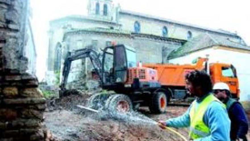 El ábside de Santa Marina se libera del muro que lo cercaba