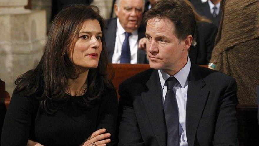 Miriam González y Nick Clegg.