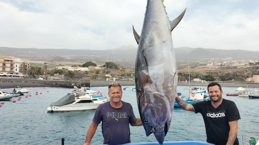 Comienza la temporada de pesca de uno de los manjares del mar de Canarias con un ejemplar de 205 kilos