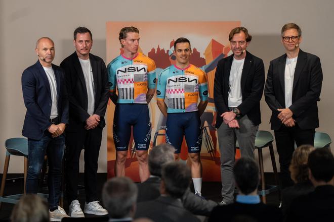 Presentación oficial del equipo NSN Cycling Team con Andrés Iniesta y Jaume Collboni.