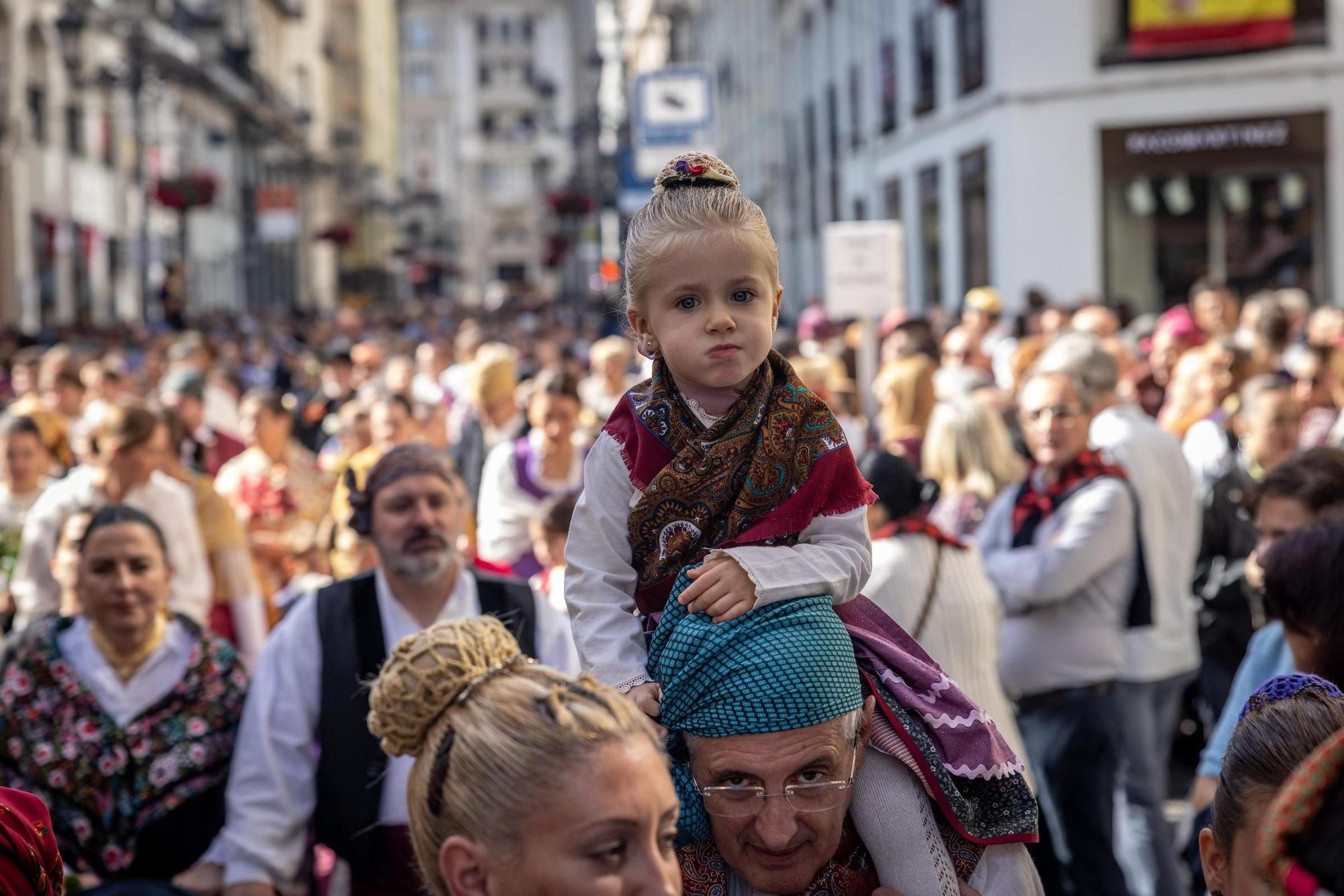 En imágenes | Zaragoza vive su día grande con la Ofrenda de Flores a la Virgen del Pilar