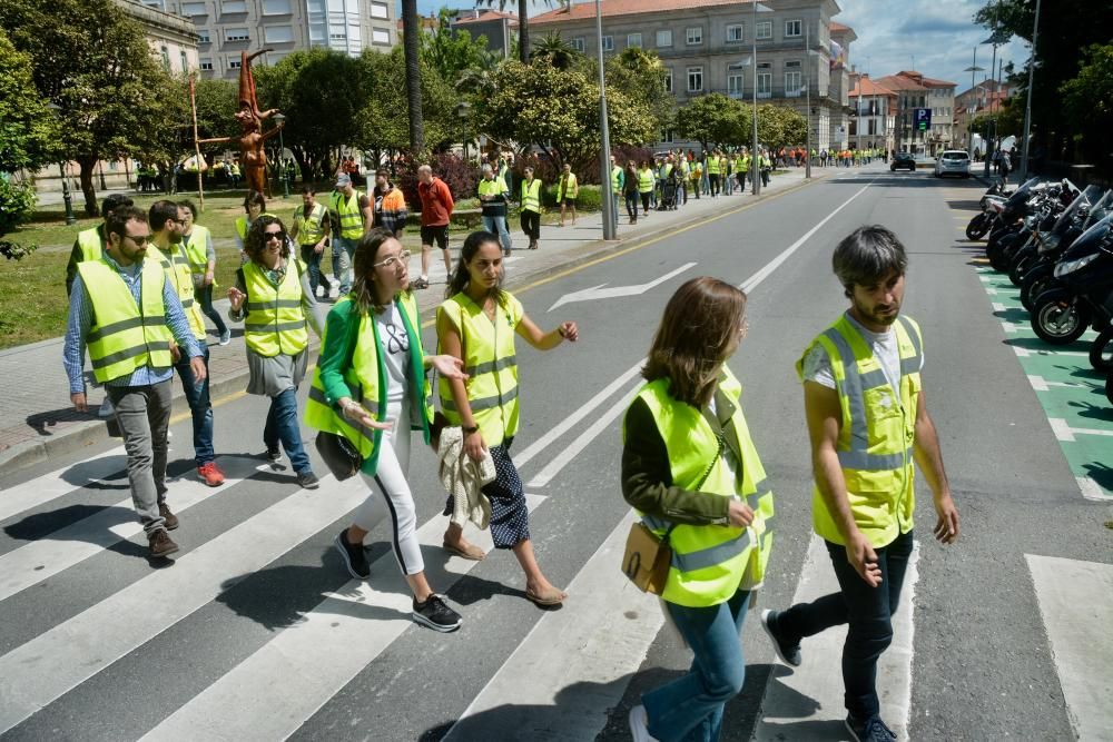 Prórroga de Ence | Cadena de chalecos amarillos y lazos verdes en Pontevedra por la continuidad de Ence