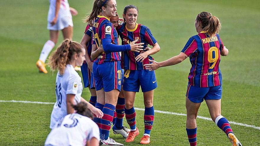 Les jugadores del Barça celebrant un gol ahir.