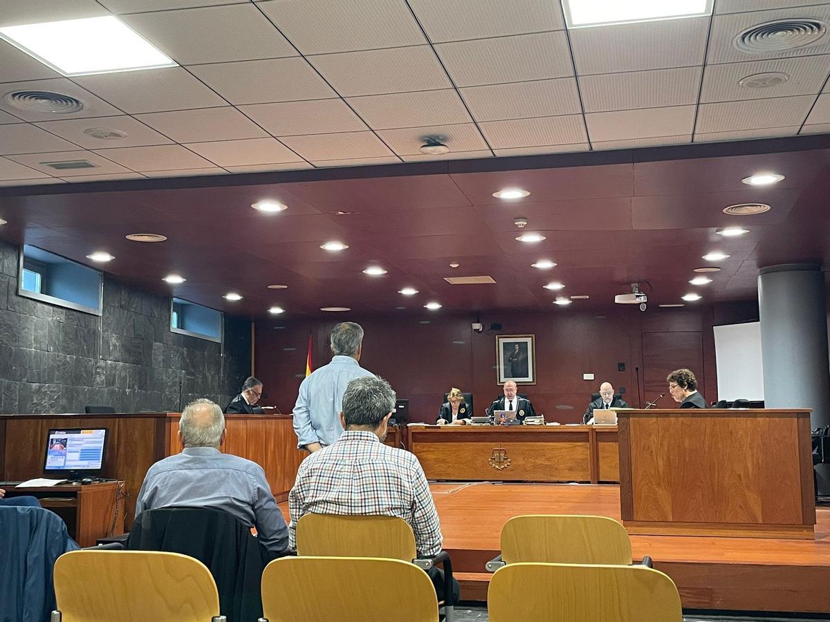 Momento del juicio a los tres antiguos directivos de la federación extremeña de atletismo en Cáceres.