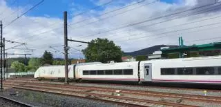 Los trenes Avril hacen la primera parada de pruebas en la estación de Vilagarcía de Arousa