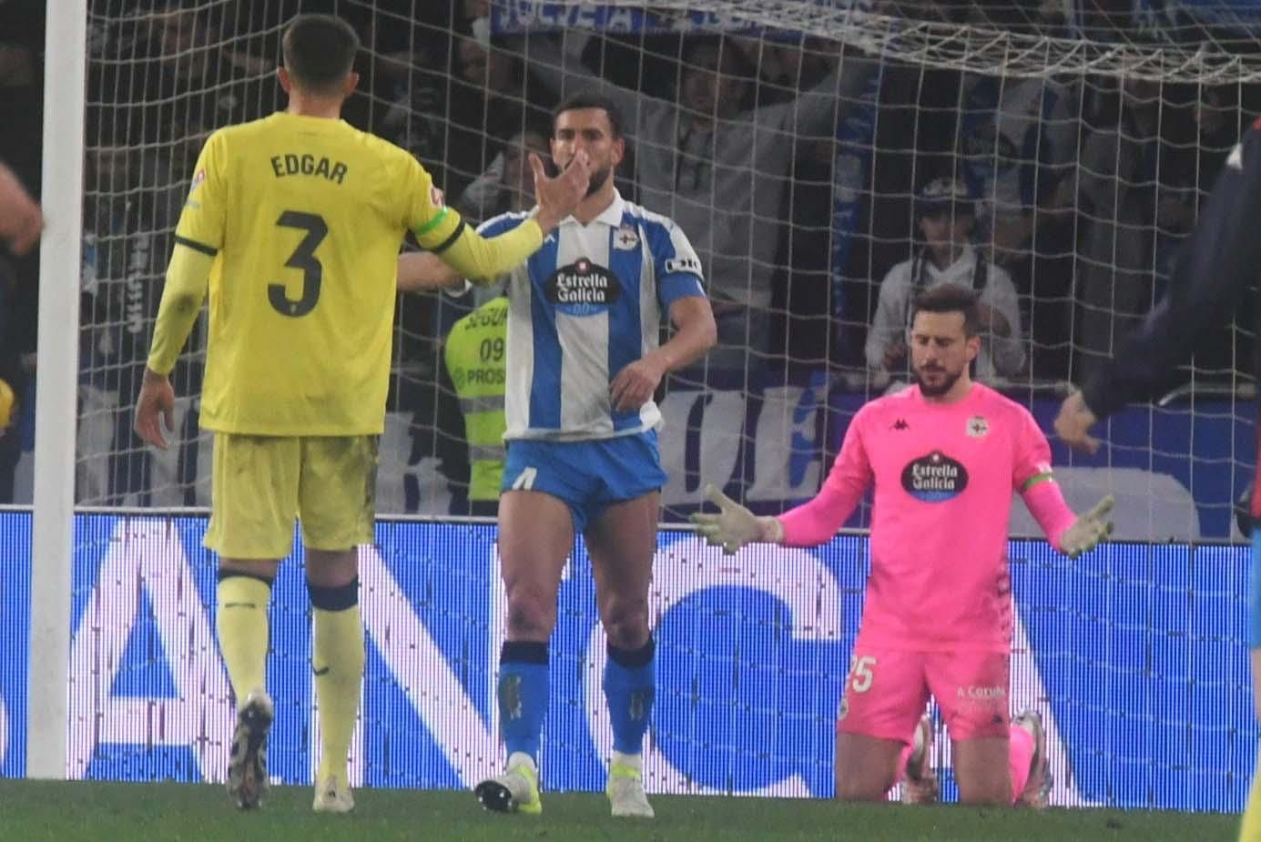 El Deportivo doblega al Almería en Riazor (3-1)