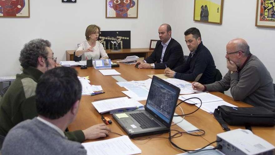 Un momento de la reunión de ayer en la Secretaría Xeral de Urbanismo.  // SXU