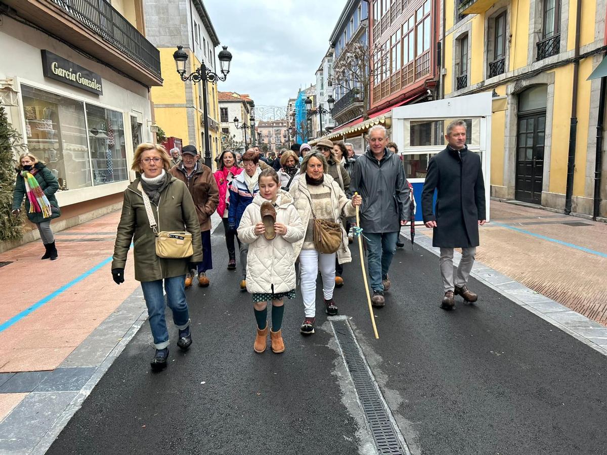 Ribadesella celebra una singular jornada de actividades en torno a les madreñes