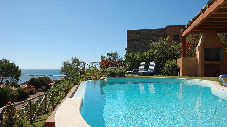 El treball de l&#039;estiu: una empresa ofereix més de 1.850 euros al mes per ‘provar piscines’