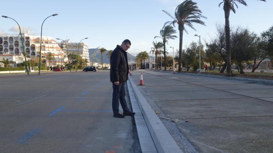 L&#039;alcalde visitant les obres del passeig aquesta setmana