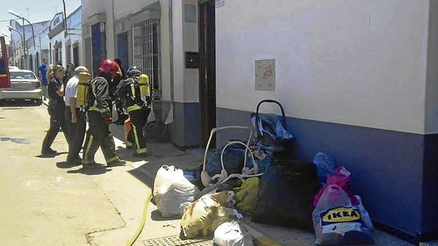 Un incendio en la sede de Cáritas quema la cocina y parte de la ropa