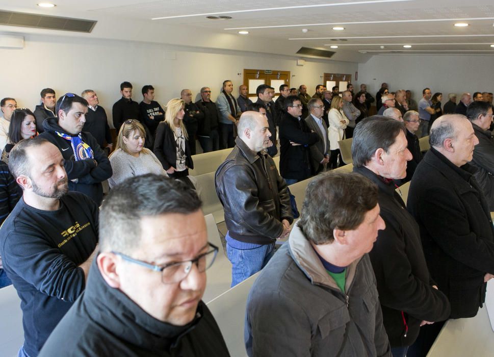 Directivos, jugadores, técnicos y peñistas del Hércules despiden al directivo, fallecido a los 67 años