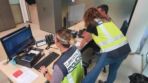 Agentes de la UFAM de la Comisaría de Ibiza.