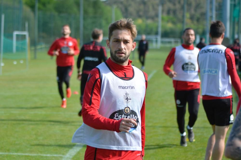 Los jugadores se entrenan en una nueva sesión a las órdenes de José Luis Martí en las instalaciones de la ciudad deportiva de Abegondo.